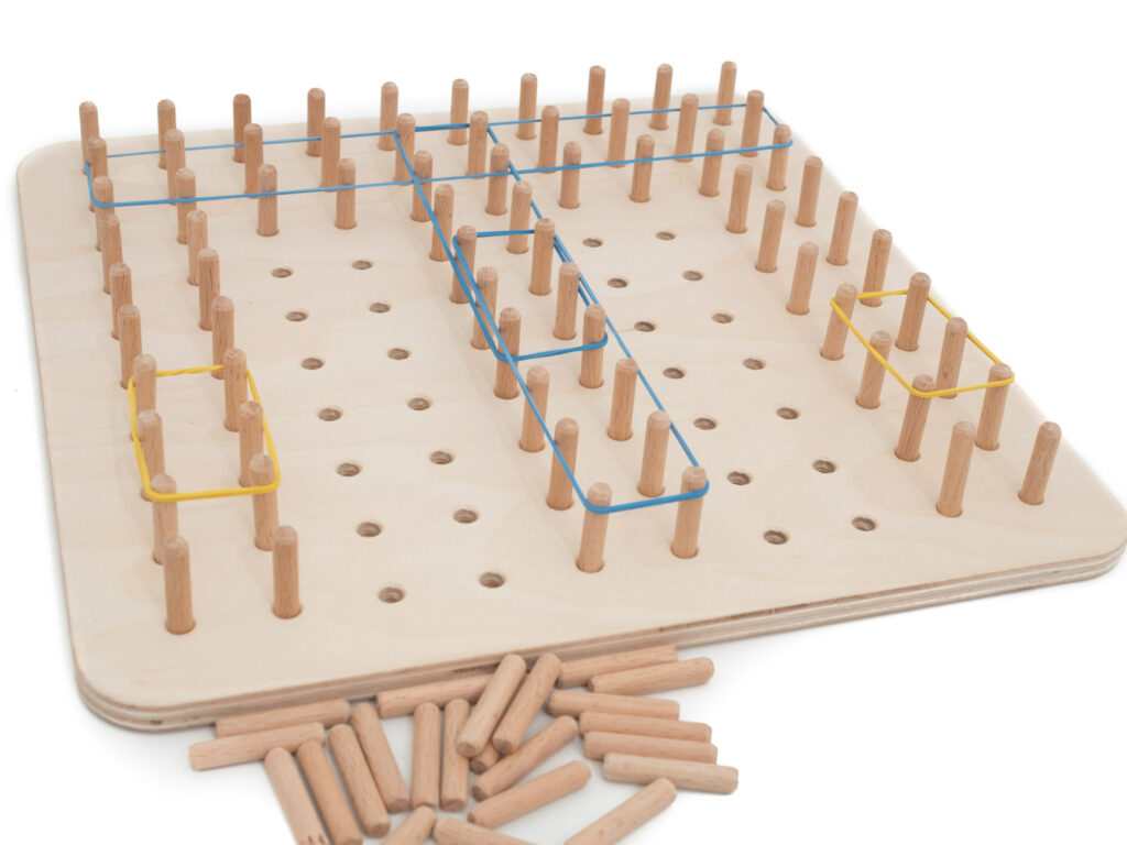 Montessori Geoplan wyjmowane kołki 10x10